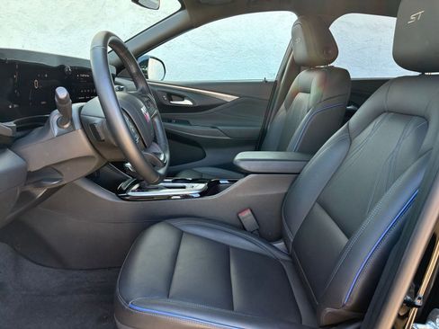 Used 2025 Buick Envista Sport Touring image 25