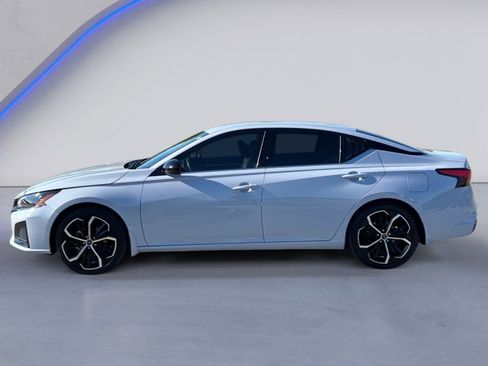 Used 2024 Nissan Altima 2.5 SR FWD image 7