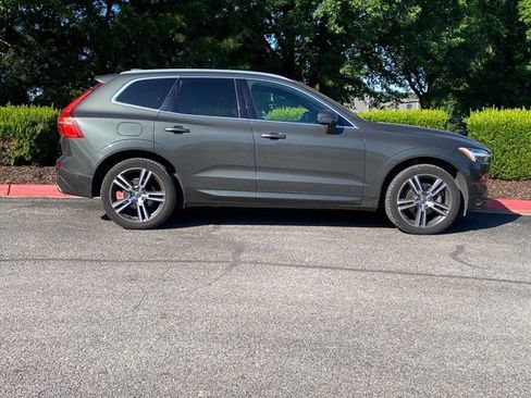 Used 2019 Volvo XC60 T5 Momentum w/ Multimedia Package AWD/4WD image 2