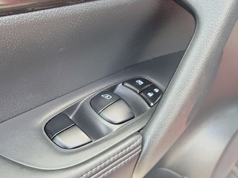 Used 2019 Nissan Rogue SV w/ Premium Package AWD/4WD image 16