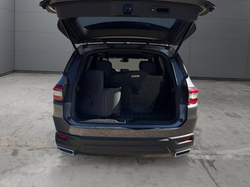Used 2025 Honda Pilot Black Edition image 19