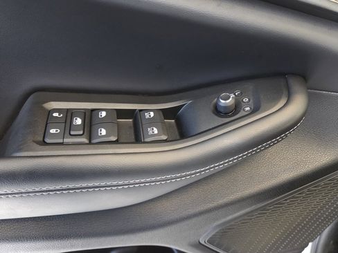 Used 2025 Jeep Grand Cherokee Laredo X image 16