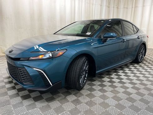 Used 2025 Toyota Camry SE image 11