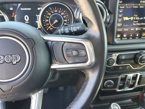 Used 2022 Jeep Wrangler Unlimited Sahara image 23