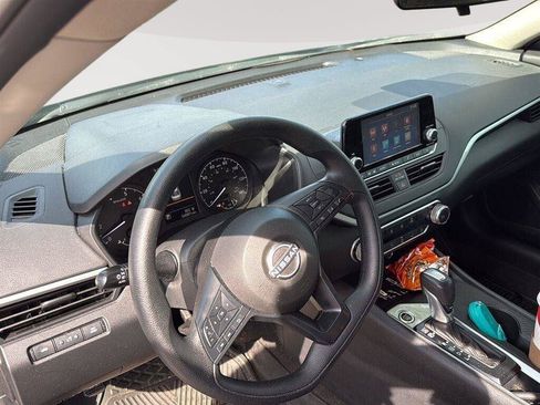 Used 2024 Nissan Altima 2.5 S FWD image 11