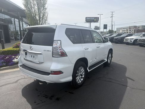 Used 2018 Lexus GX 460 Premium w/ Premium Package image 8