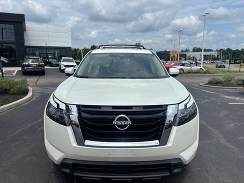 Used 2023 Nissan Pathfinder SV w/ SV Premium Package AWD/4WD image 4