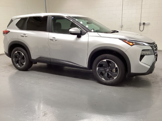 Used 2025 Nissan Rogue SV FWD image 8