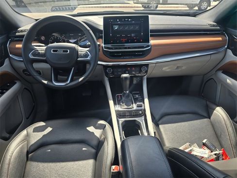 Used 2024 Jeep Compass Limited image 14