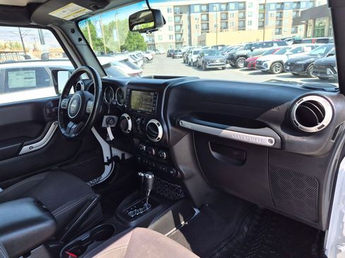 Used 2017 Jeep Wrangler Unlimited Rubicon w/ Cold Weather Group AWD/4WD image 28