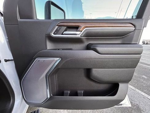 Used 2024 Chevrolet Silverado 3500 High Country w/ High Country Premium Package image 44