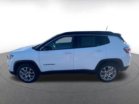 Used 2025 Jeep Compass Limited image 9