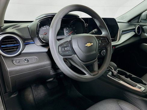 Used 2024 Chevrolet Trax LS w/ LS Convenience Package FWD image 9