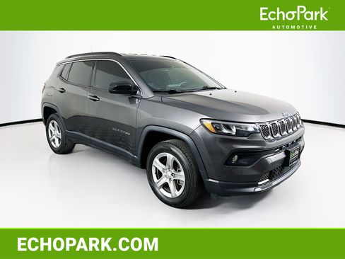 Used 2023 Jeep Compass Latitude image 1