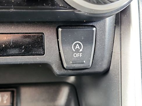 Used 2019 Toyota RAV4 LE image 27