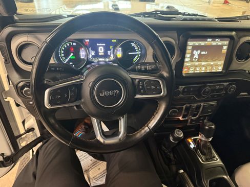 Used 2022 Jeep Wrangler Unlimited Sahara AWD/4WD image 34