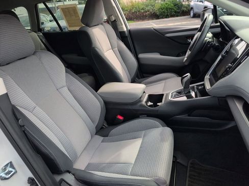 Used 2025 Subaru Outback Premium image 31