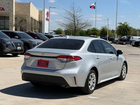 Used 2026 Toyota Corolla LE FWD image 5