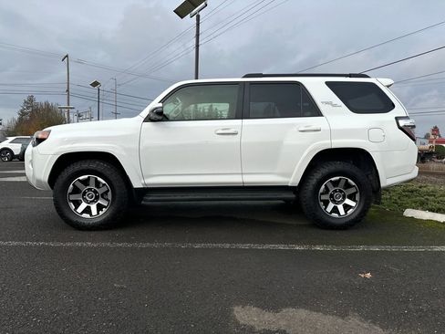 Used 2023 Toyota 4Runner TRD Off-Road Premium AWD/4WD image 3
