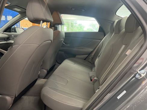 Used 2025 Hyundai Elantra SEL FWD image 15