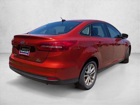 Used 2018 Ford Focus SE FWD image 4