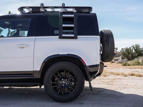 Used 2023 Land Rover Defender 90 X-Dynamic SE image 5