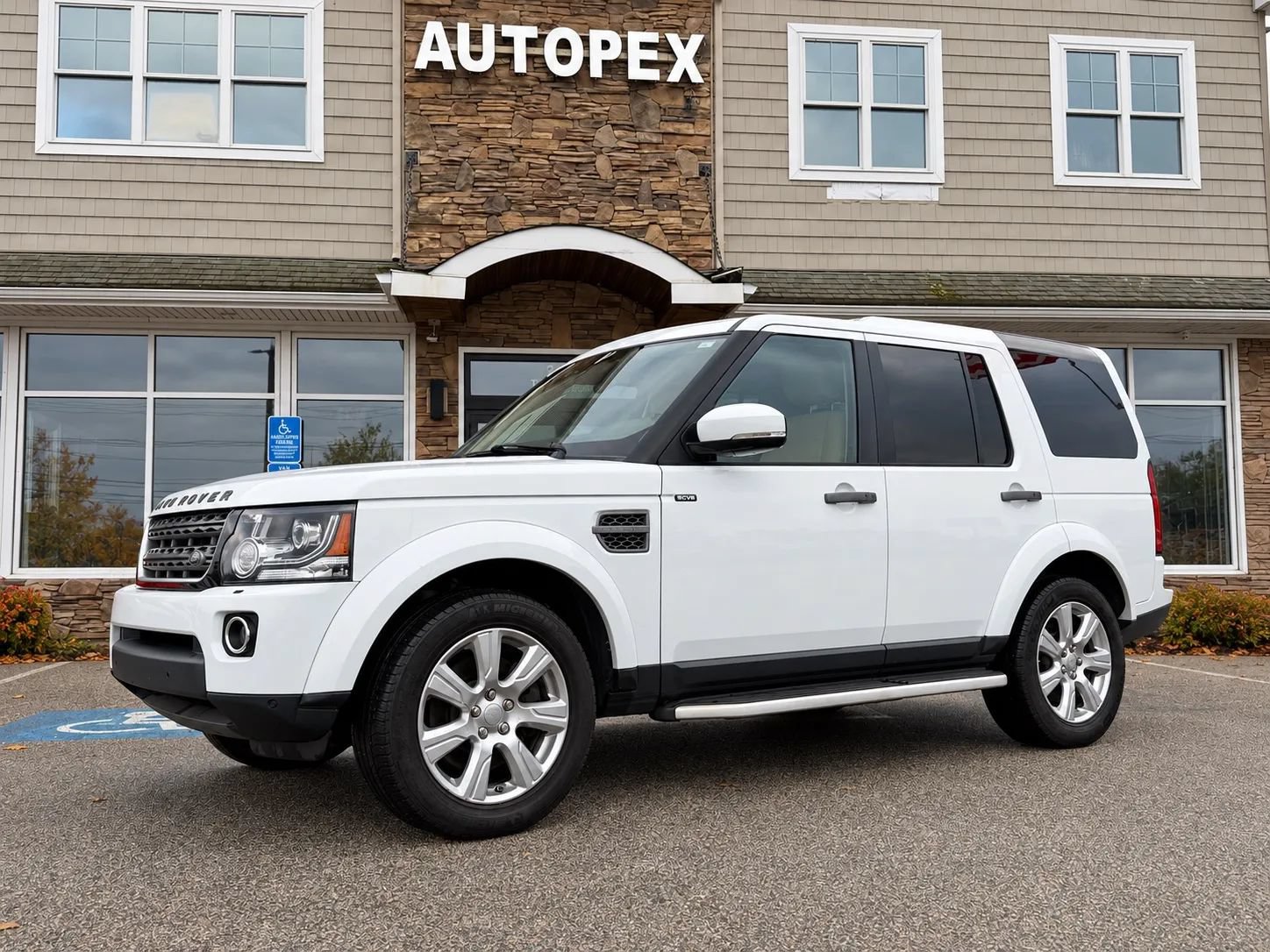 Used 2016 Land Rover LR4 HSE Silver Edition AWD/4WD image 12