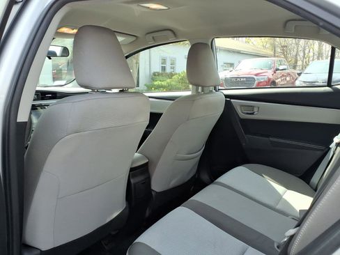 Used 2017 Toyota Corolla LE w/ Carpet Mat Package (TMS) FWD image 18
