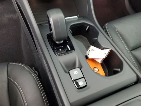 Used 2023 Volvo XC40 B5 Core w/ Climate Package image 17