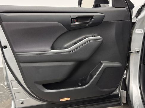 Used 2023 Toyota Highlander LE image 10