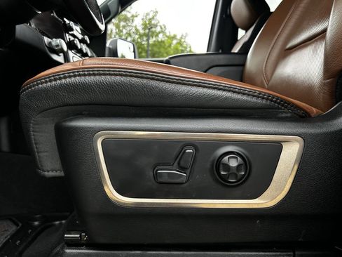 Used 2019 RAM 1500 Limited w/ Body Color Bumper Group AWD/4WD image 33