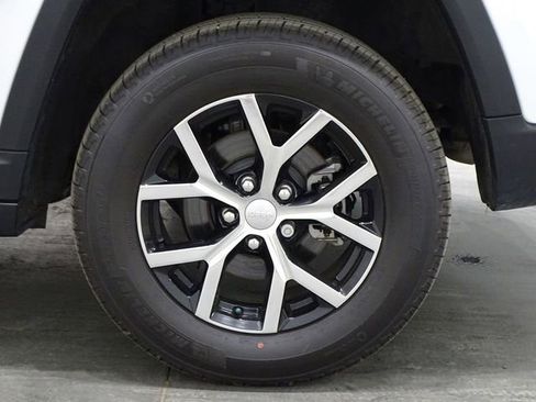 Used 2024 Jeep Grand Cherokee Limited image 45