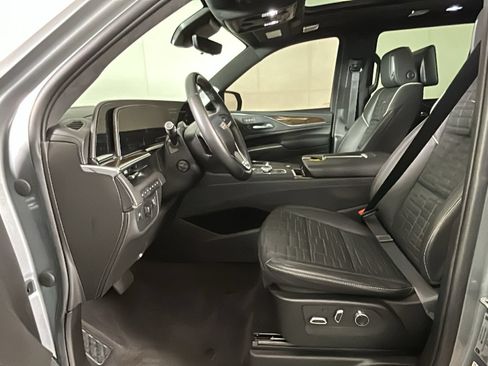 Used 2023 Cadillac Escalade Sport Platinum w/ LPO, ONYX Package AWD/4WD image 14