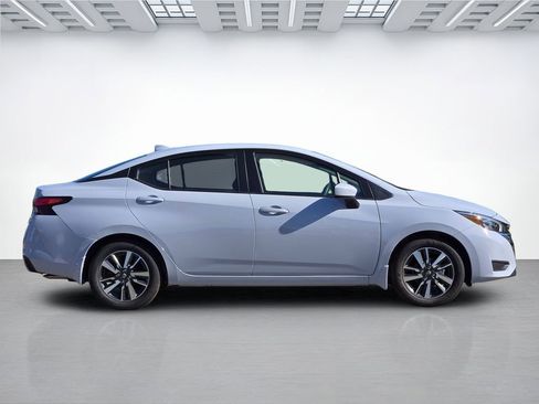 New 2025 Nissan Versa SV w/ Trunk Package FWD image 3