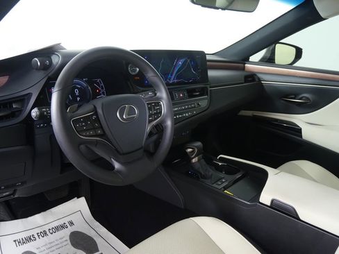 Used 2025 Lexus ES 300h w/ Premium Package image 12