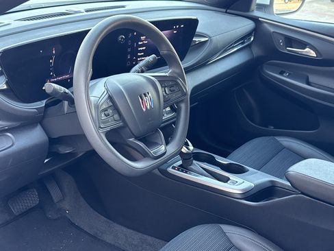 Used 2025 Buick Envista Preferred image 5
