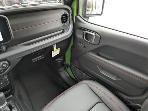 New 2025 Jeep Wrangler Unlimited Rubicon image 17