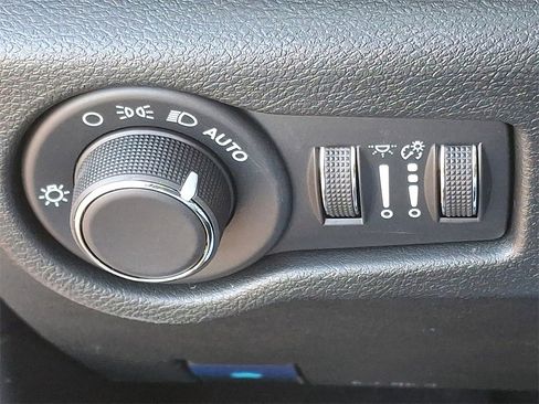 New 2026 Chrysler Voyager LX image 18