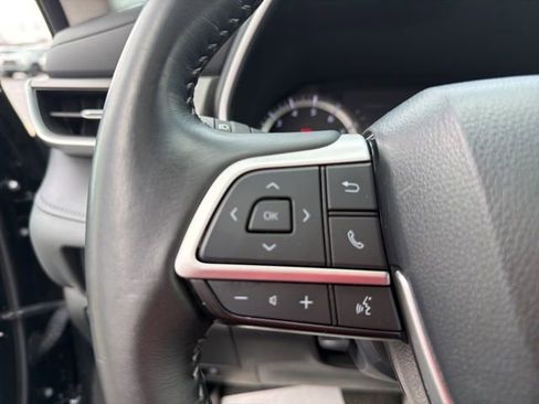 Used 2023 Toyota Highlander XLE image 22