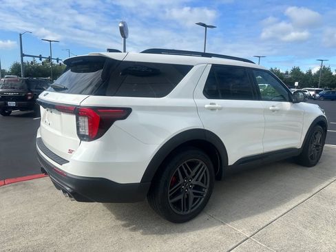 Used 2025 Ford Explorer ST AWD/4WD image 4