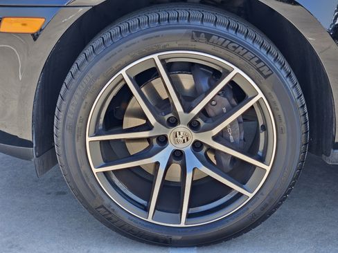 Certified 2026 Porsche Macan AWD/4WD image 14