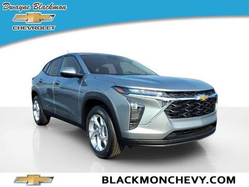 New 2026 Chevrolet Trax LS w/ LS Convenience Package FWD image 1