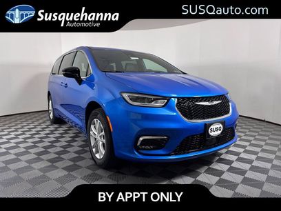 New 2026 Chrysler Pacifica Select