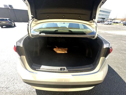 Used 2022 Toyota Corolla LE image 18