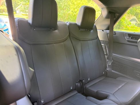 Used 2025 Land Rover Range Rover Long Wheelbase SE AWD/4WD image 13