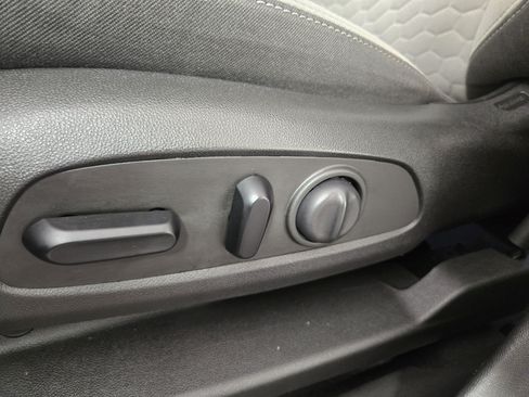Used 2020 Chevrolet Equinox LS w/ LS Convenience Package FWD image 28