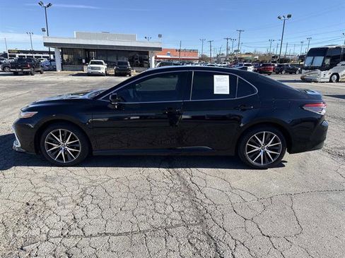 Used 2022 Toyota Camry XLE image 6