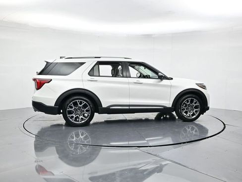 Certified 2025 Ford Explorer Platinum w/ Ultimate Package image 2