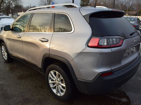Used 2019 Jeep Cherokee Latitude w/ Popular Appearance Group FWD image 9