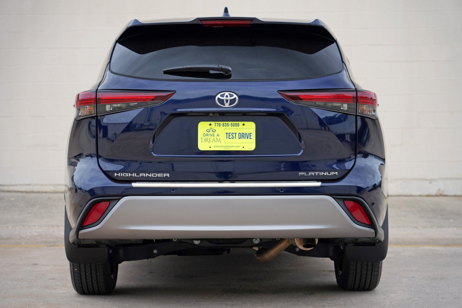 Used 2024 Toyota Highlander Platinum FWD image 11